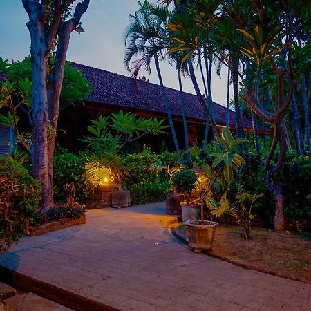 Hotel Angsoka Temukus Buitenkant foto