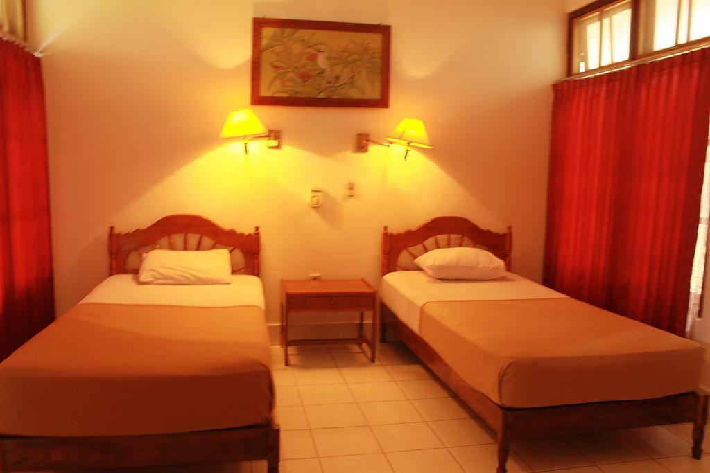 Hotel Angsoka Temukus Kamer foto