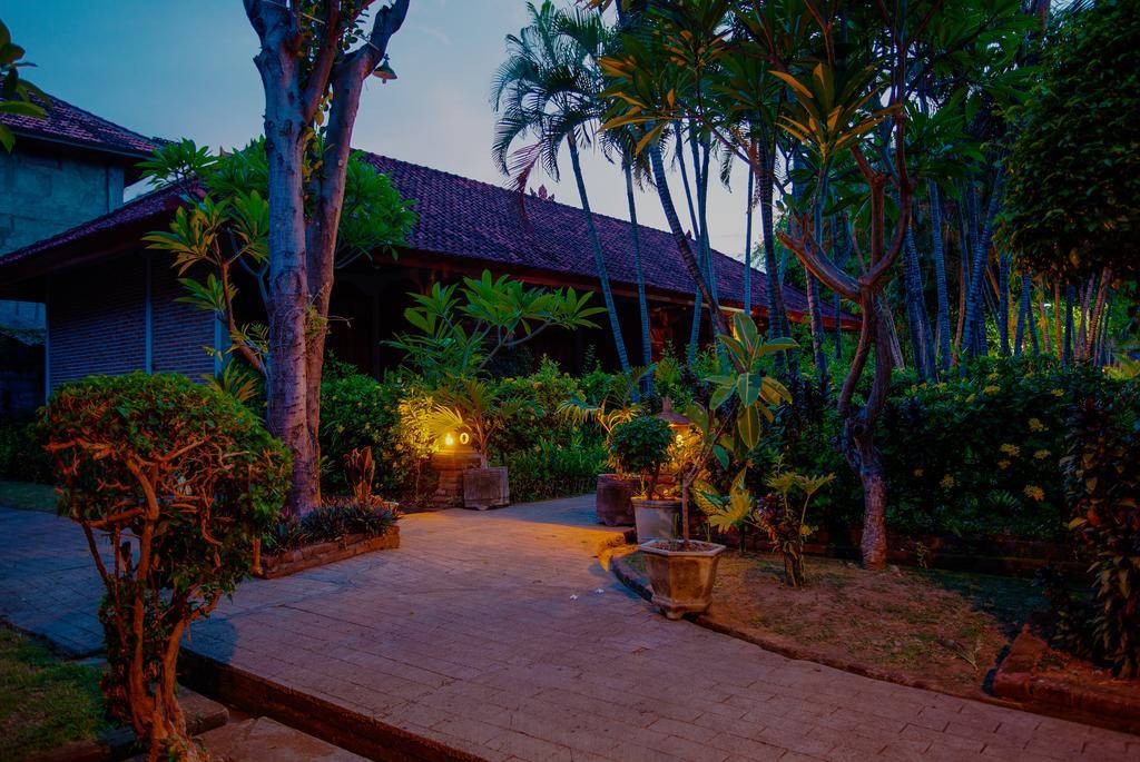 Hotel Angsoka Temukus Buitenkant foto